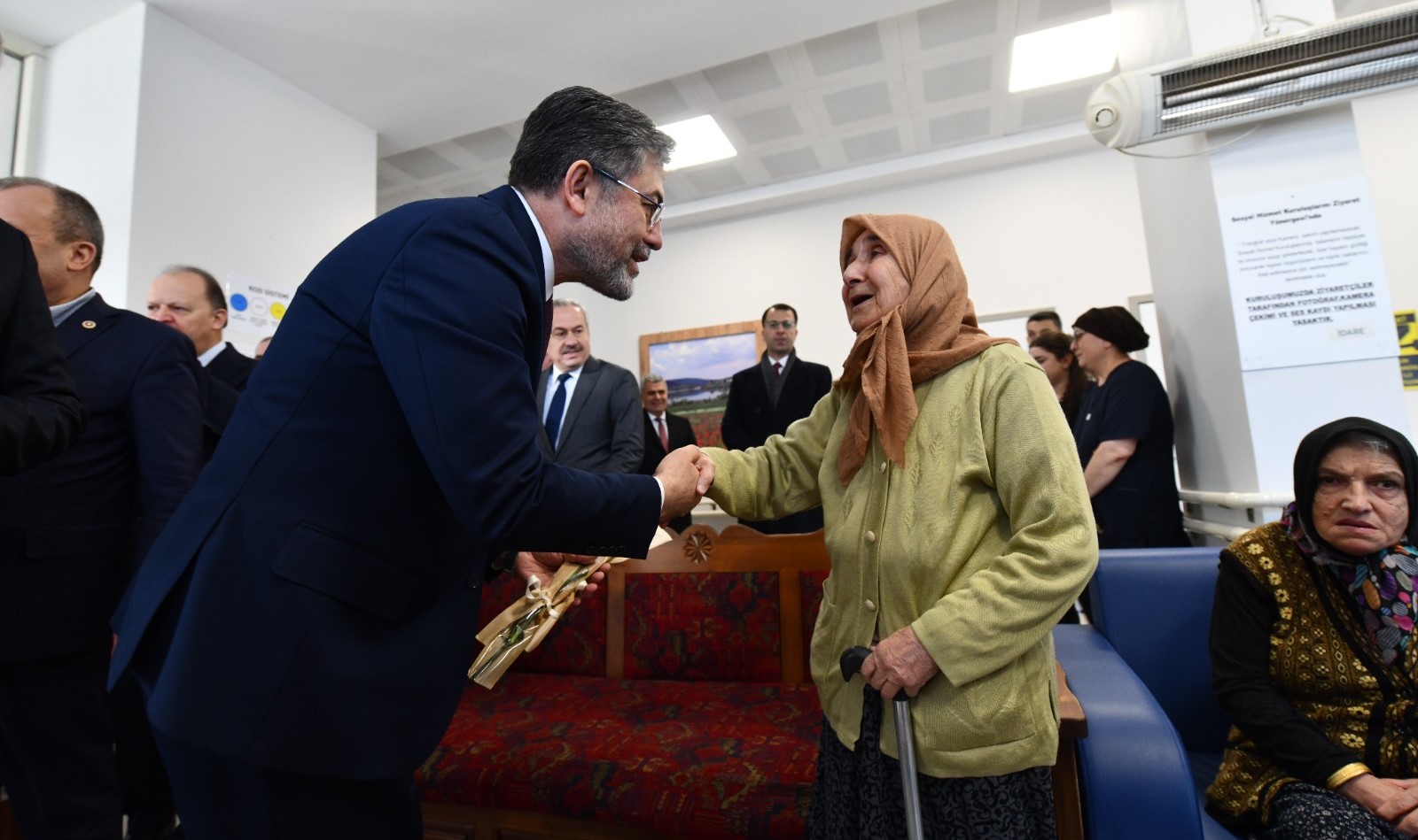 Tarım ve Orman Bakanı Sayın Yumaklı’dan Huzurevimize Anlamlı 8 Mart Ziyareti