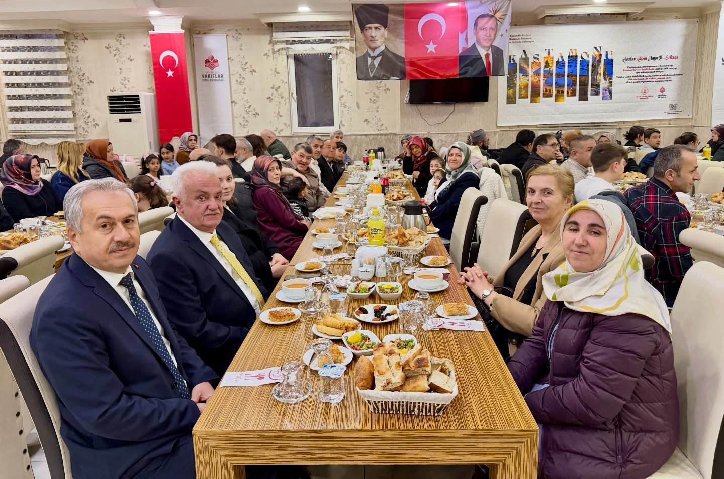 Koruyucu Ailelerimiz ve Devletimize Emanet Kıymetli Evlatlarımızla İftarda Bir Araya Geldik