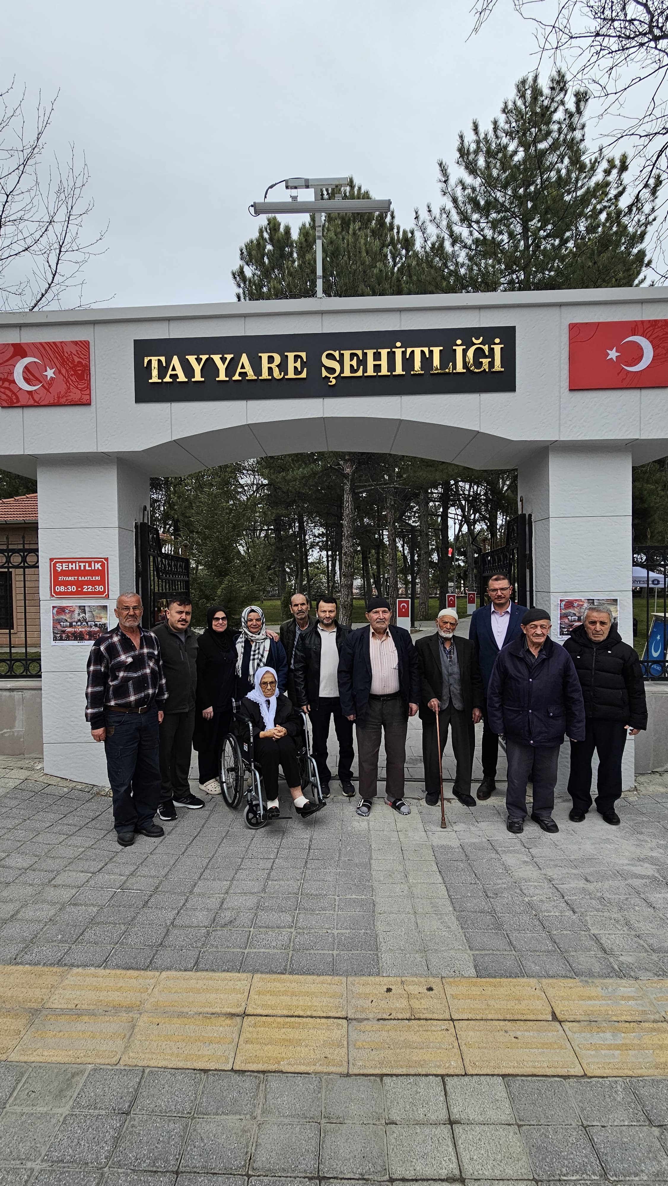 Huzurevi Sakinlerimizden Şehitlik Ziyareti