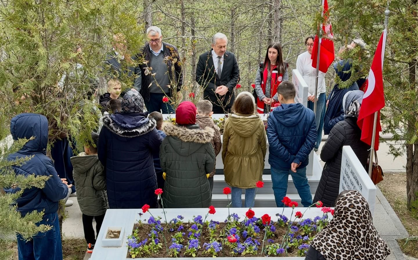 Minik Yüreklerden Büyük Vefa. Aziz Şehitlerimize Dualarla, Bayrama Umutla… 🌙