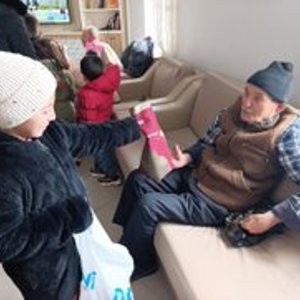 Özel Nezahat Eren Anaokulu öğretmen ve öğrencileri, Yaşlılar Haftası kapsamında Alparslan Türkeş Huzurevi’ni ziyaret etti. - fotoğraf 6