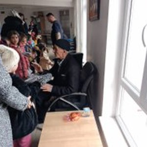 Özel Nezahat Eren Anaokulu öğretmen ve öğrencileri, Yaşlılar Haftası kapsamında Alparslan Türkeş Huzurevi’ni ziyaret etti. - fotoğraf 5