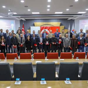 Kıbrıs Gazilerine Madalya Tevcih Töreni Düzenlendi - fotoğraf 5