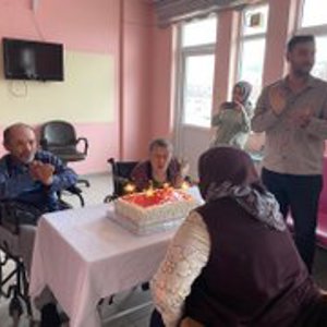 Özel bireylerimizin doğum günleri coşku ve mutluluk içerisinde kutlandı. - fotoğraf 2