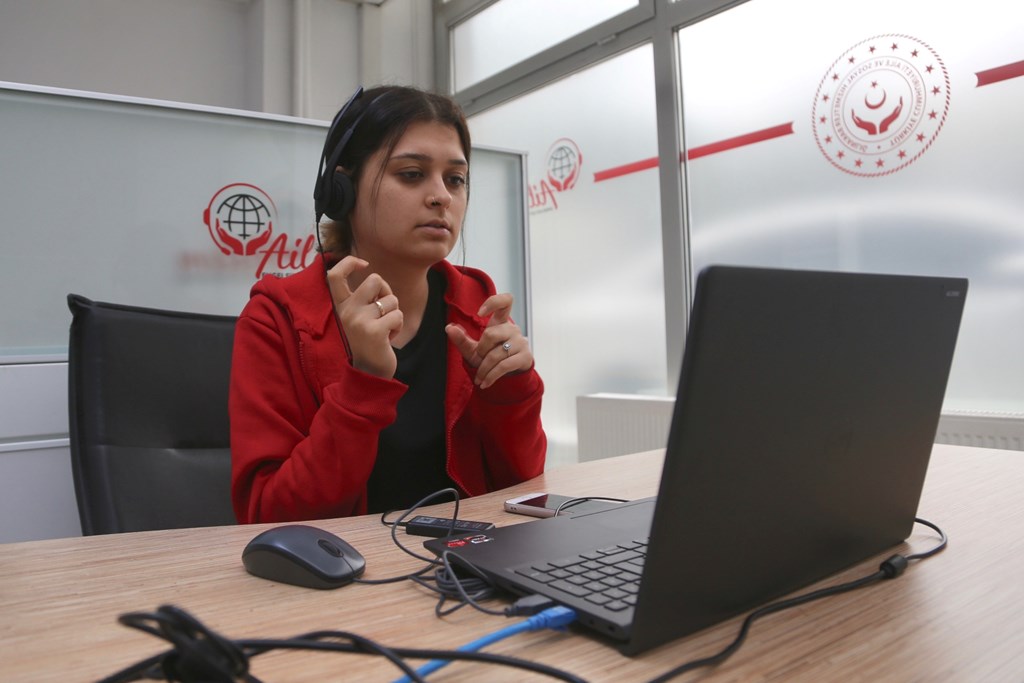 AİLEM İşitme Engelliler Engelsiz İletişim Merkezi 268 Bin 719 Çağrıya Çeviri Desteği Sağladı