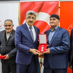 Kıbrıs Gazilerine Madalya Tevcih Töreni Düzenlendi - fotoğraf 7
