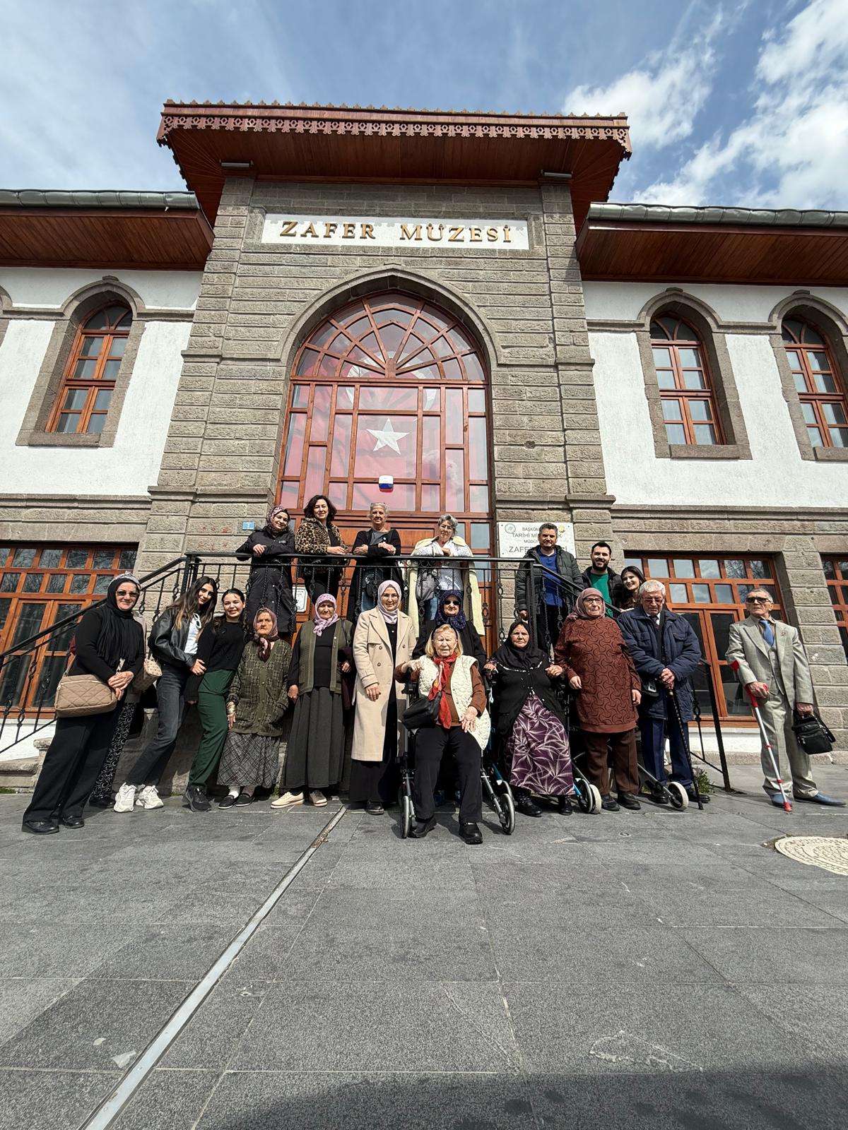 Fazlı Macide Halaç Huzurevi Sakinlerine ve Uşak Huzurevi Sakinlerine Afyonkarahisar'da Kültürel Gezi Düzenlendi