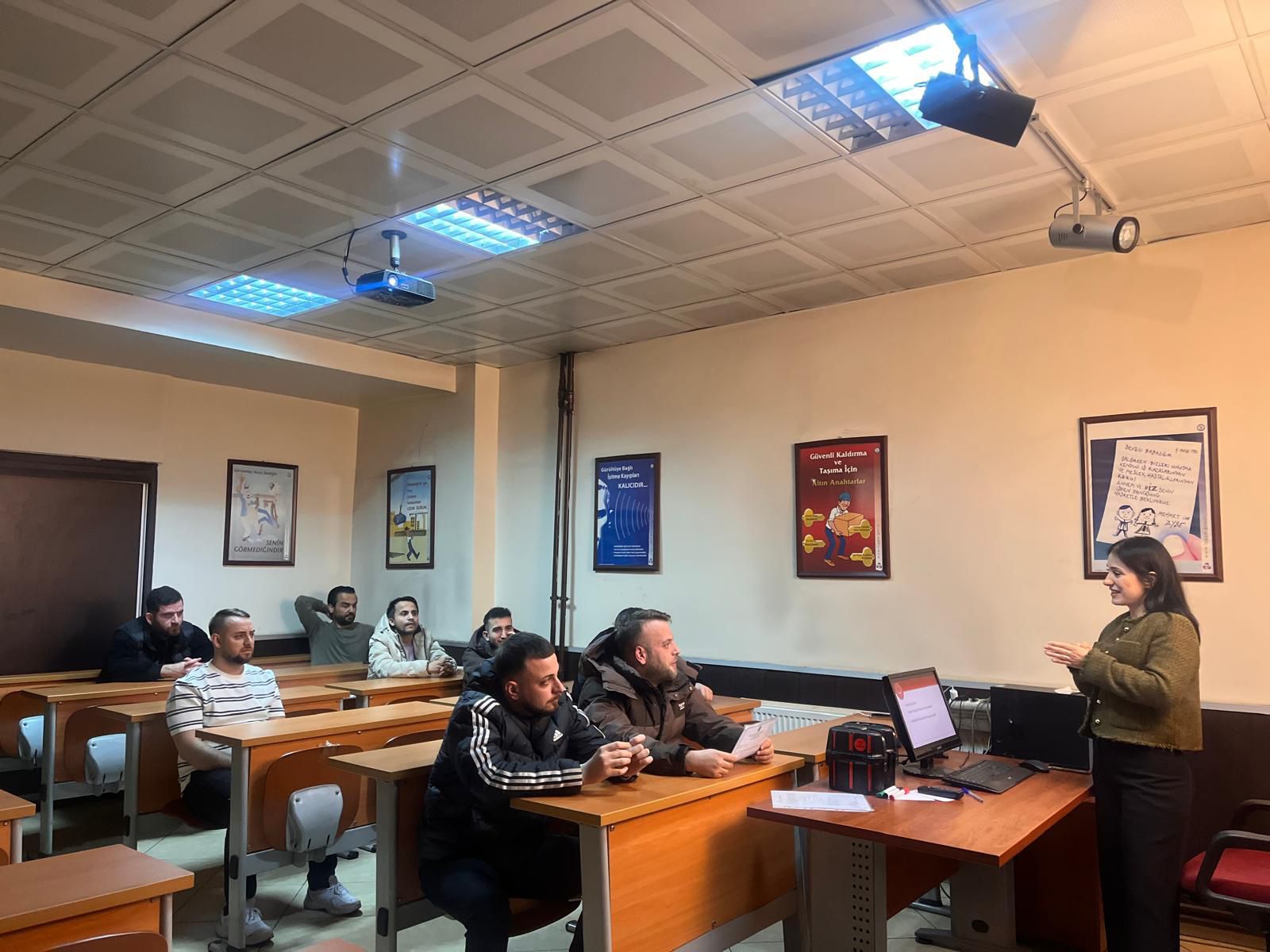 Aile İçi İletişim, İletişim Becerileri, Kadına Yönelik Şiddetle Mücadelenin önemi ve ŞÖNİM Hizmetleri konularında eğitim düzenlenmiştir.