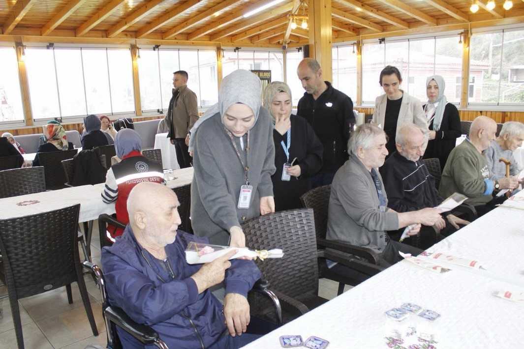 🌹 İnebolu Huzurevimizde Yaşlılara Saygı Haftası