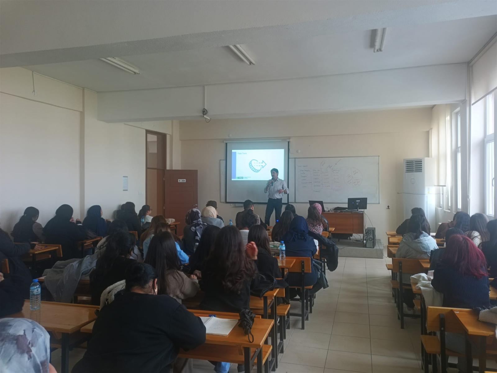 Bolvadin Sosyal Hizmet Merkezi Bolvadin Sağlık Hizmetleri Meslek Yüksek Okulunda  Tütün ve Kumar Bağımlılığı ile Mücadele konusunda  Eğitim  Verdi