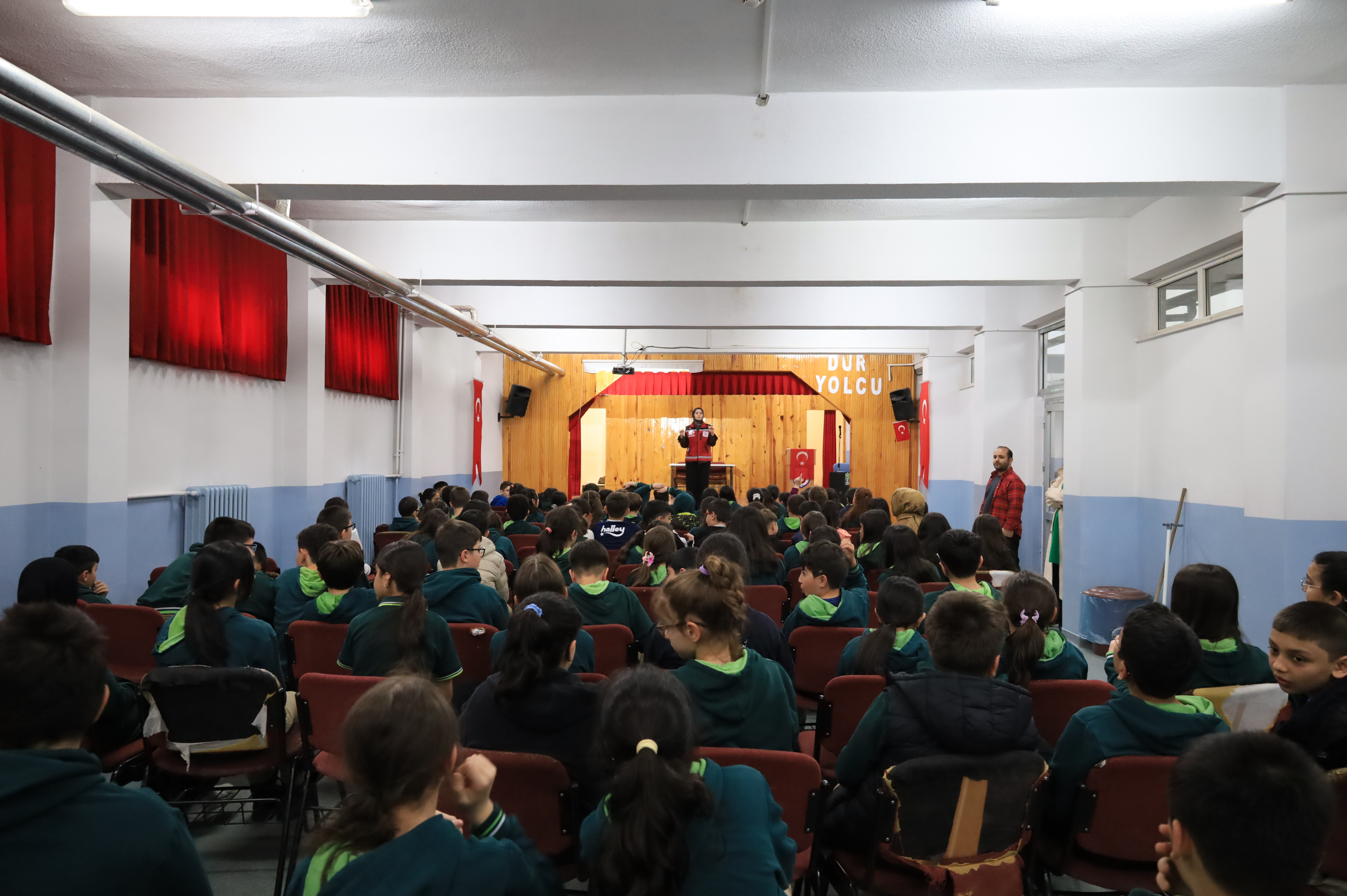 Aile ve Sosyal Hizmetler İl Müdürlüğümüzce Çocuk Haklarına Yönelik Olarak,  Farkındalığın Artırılması Amacıyla Okullarda Eğitim Faaliyetlerimize Devam Ediyoruz.