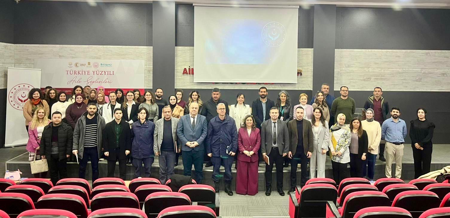 İl Müdürümüz Sayın Emine BÖÇKÜN ve Paydaşlarımızın Katılımıyla 'Geçici Koruyucu Aile Paydaşlarla Tazeleme' Eğitimi Gerçekleştirildi