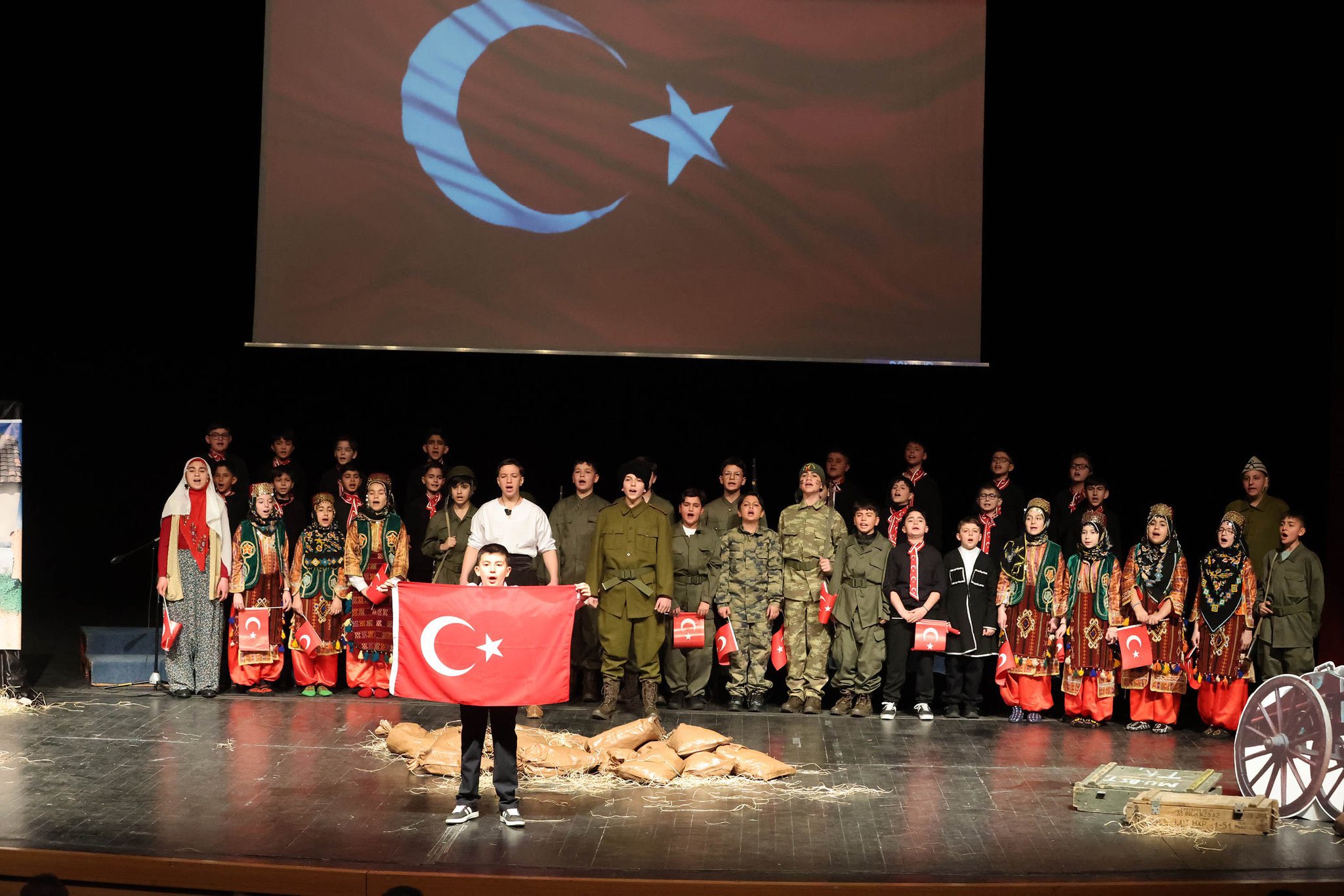 Bir Milletin Fedakârlığı, Bir Bayrağın Hürriyeti: Çanakkale