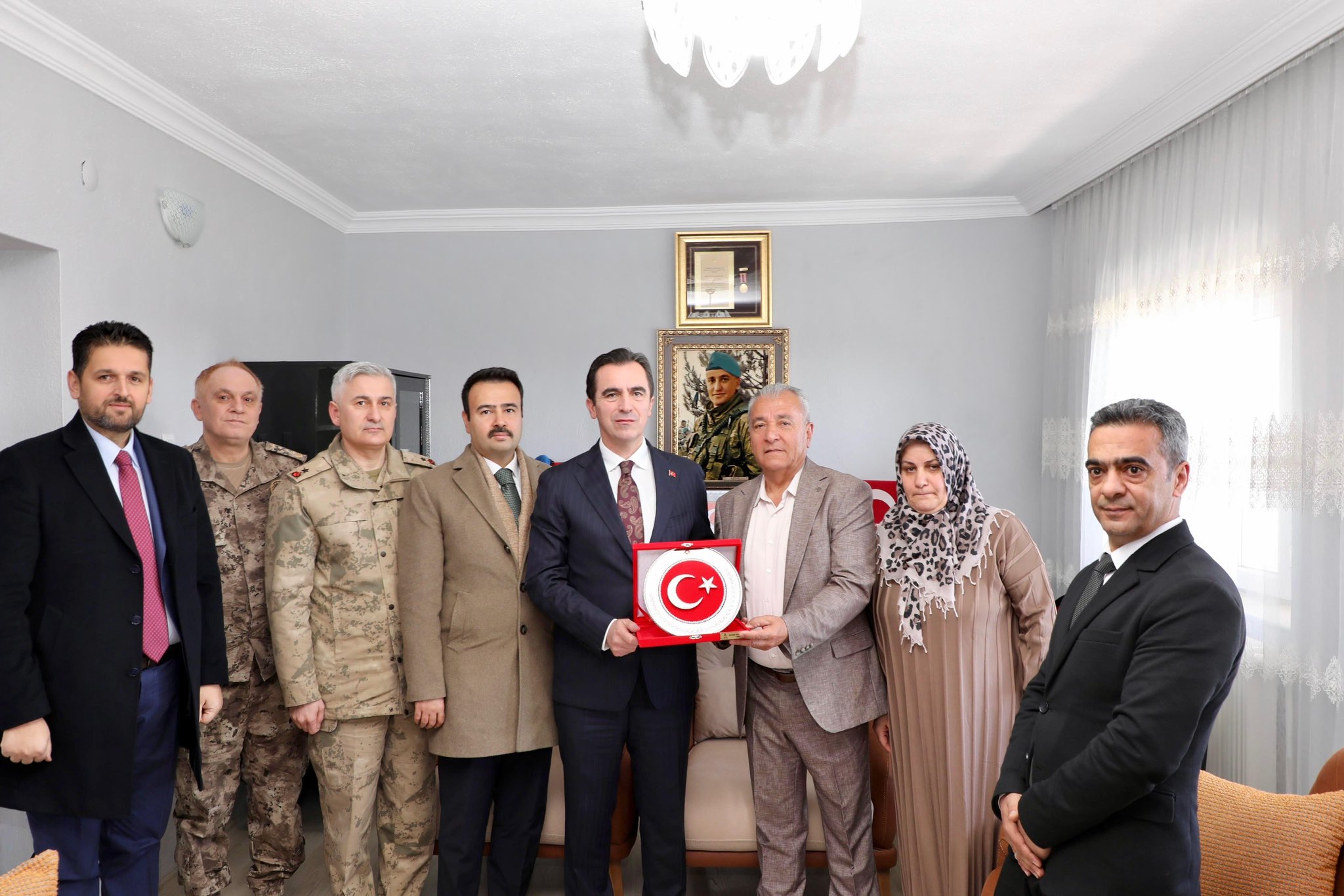 Valimiz Sayın Ahmet Karakaya, Şehit Uzm. Çvş. Mesut Ardıç’ın Umre ziyaretinden dönen kıymetli  babası ve ailesini ziyaret etti