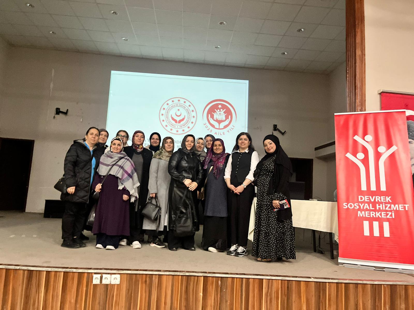 Kadına Yönelik Şiddetle Mücadelenin önemi konularında eğitim düzenlenmiştir.