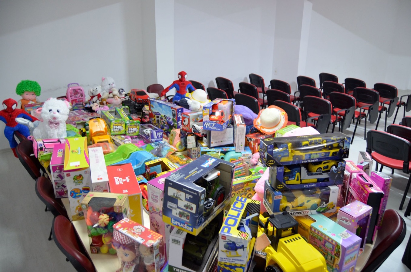 Doğum Günü Hediyeleri Çocukların Tebessümü Oldu!