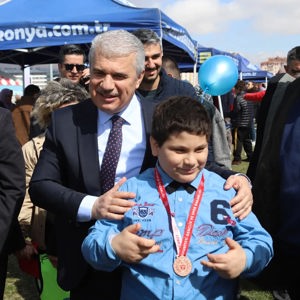 Dünya Otizm Farkındalık Günü’nde Anlamlı Etkinlik - fotoğraf 8