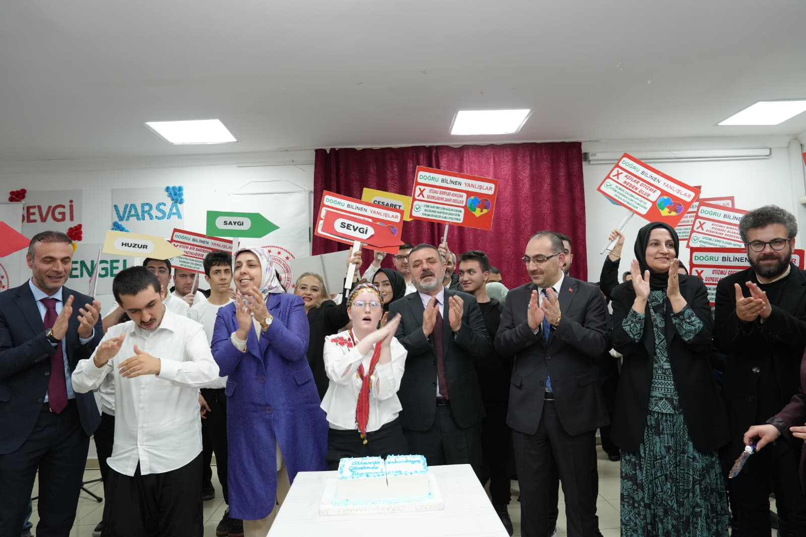 2 Nisan Dünya Otizm Farkındalık Günü'nde Birlikte Fark Ediyor, Birlikte Güçleniyoruz