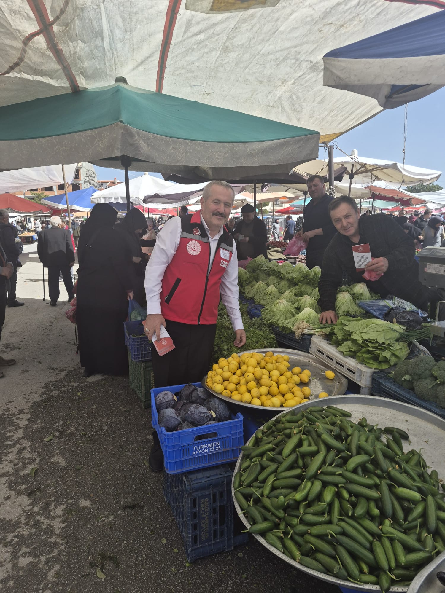 Bolvadin Sosyal Hizmet Merkezi 2 Nisan Dünya Otizm Farkındalık Günü Çalışması Kapsamında  Vatandaşlara Broşür Dağıtımı Yaptı