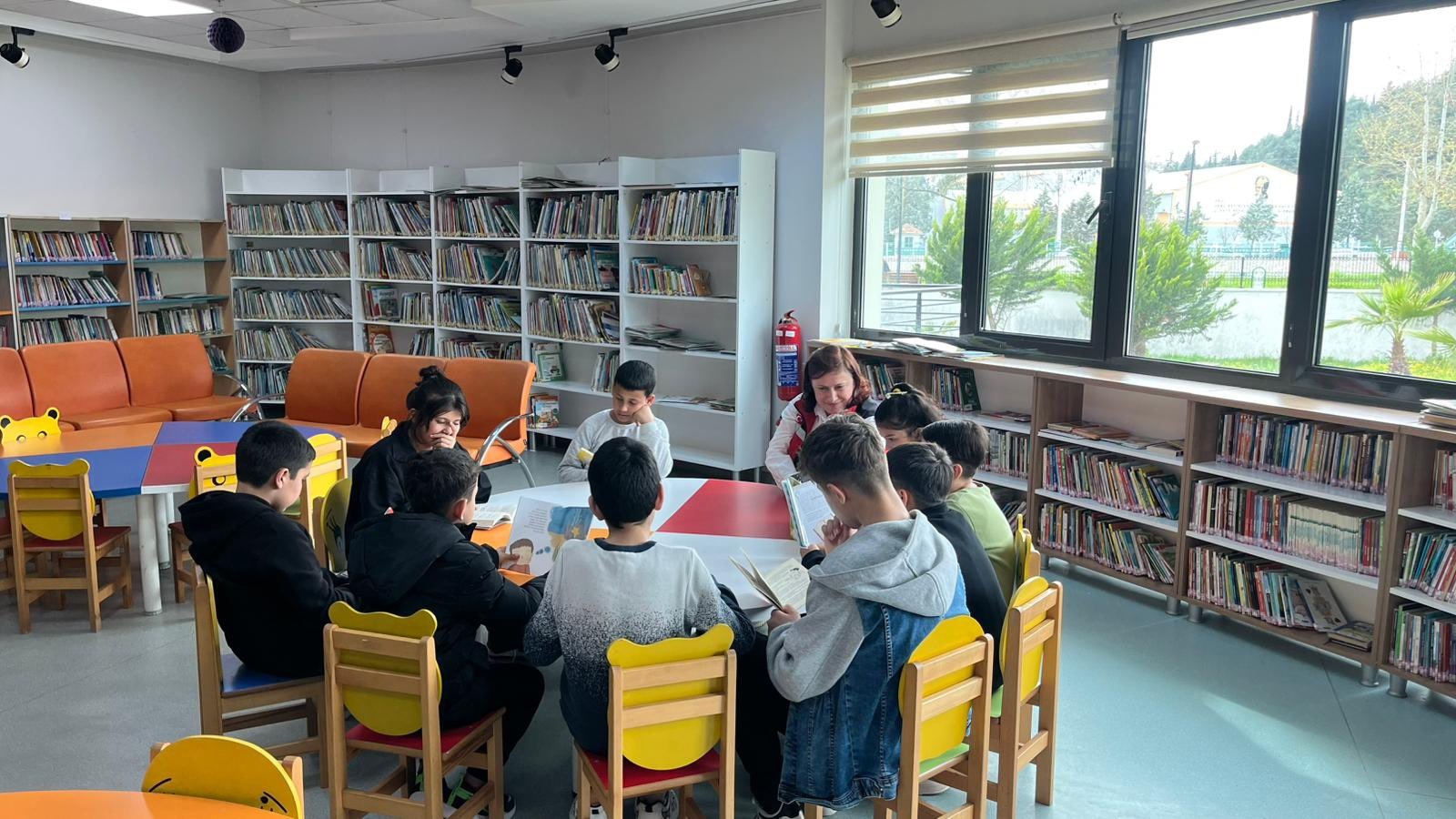 Kütüphane Haftası kapsamında  Kadirli İlçe Halk Kütüphanesi’ne anlamlı bir ziyaret gerçekleştirildi.