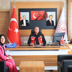  Erzincan KADEM İl Temsilcisi Sayın Yıldız Ertunç, İl Müdürümüz Sayın Serdar Demirci’yi Makamında Ziyaret Etti. Nazik Ziyaretlerinden Dolayı Kendilerine Teşekkür Ediyoruz. - fotoğraf 2