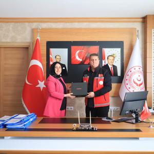  Erzincan KADEM İl Temsilcisi Sayın Yıldız Ertunç, İl Müdürümüz Sayın Serdar Demirci’yi Makamında Ziyaret Etti. Nazik Ziyaretlerinden Dolayı Kendilerine Teşekkür Ediyoruz. - fotoğraf 1