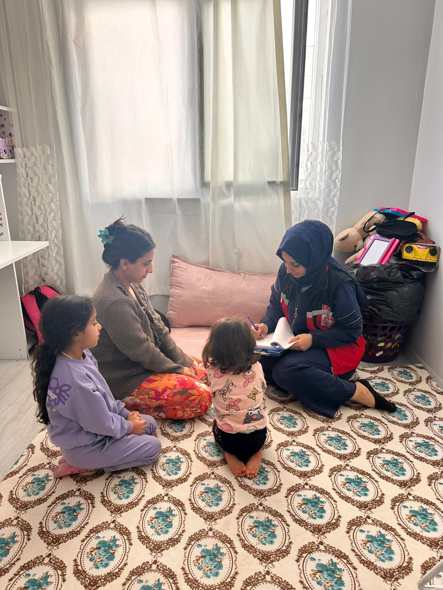 Bakanlığımız tarafından sunulan sosyal hizmet modellerinden yararlanan ve ilk kez başvuruda bulunan ailelerin taleplerini değerlendirmeye devam ediyor