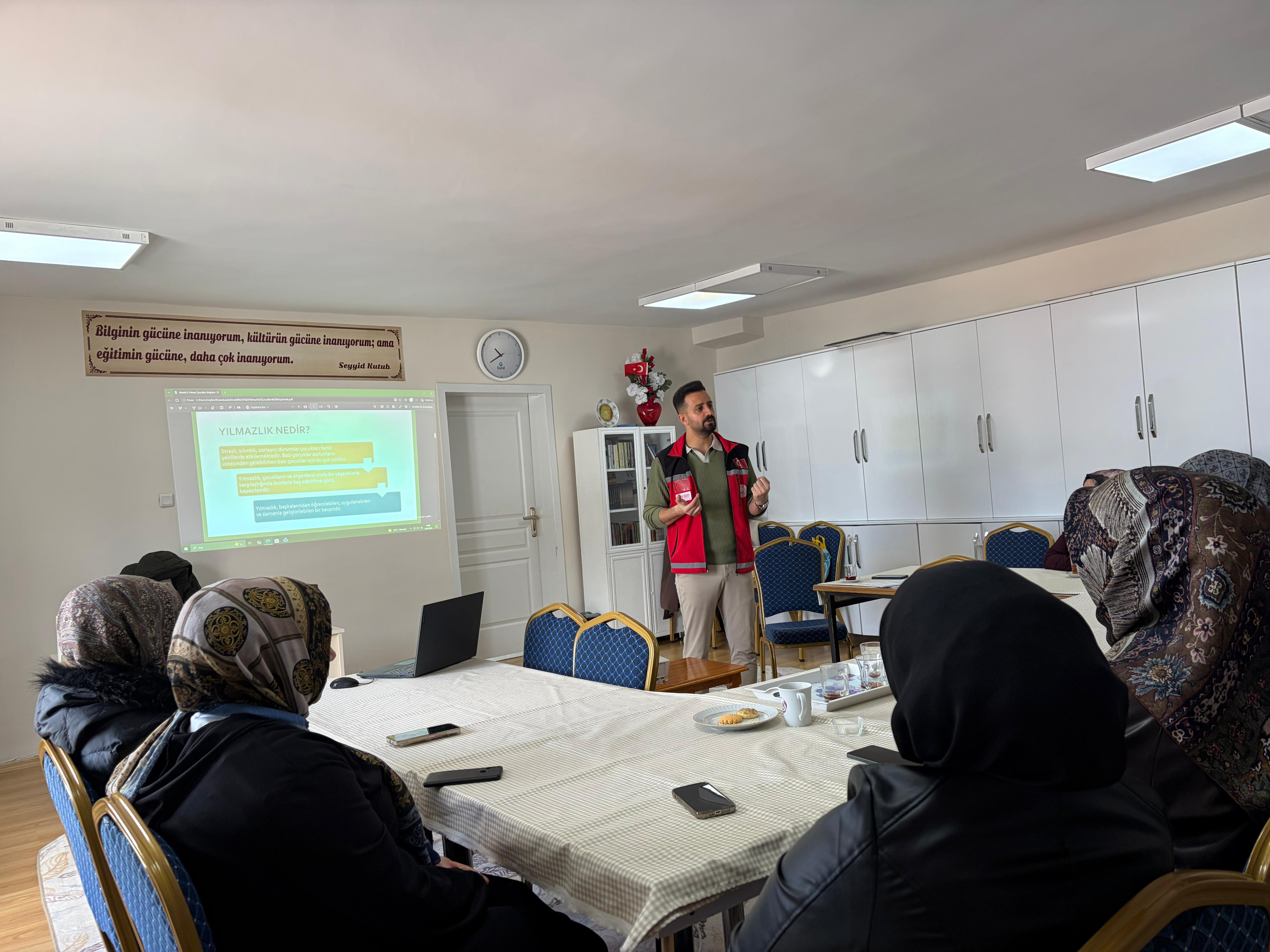 Modüler Aile Eğitim Programı kapsamında “Yılmaz Çocuklar Yetiştirmek” konulu eğitim, Mutki ADEM’de gerçekleştirildi