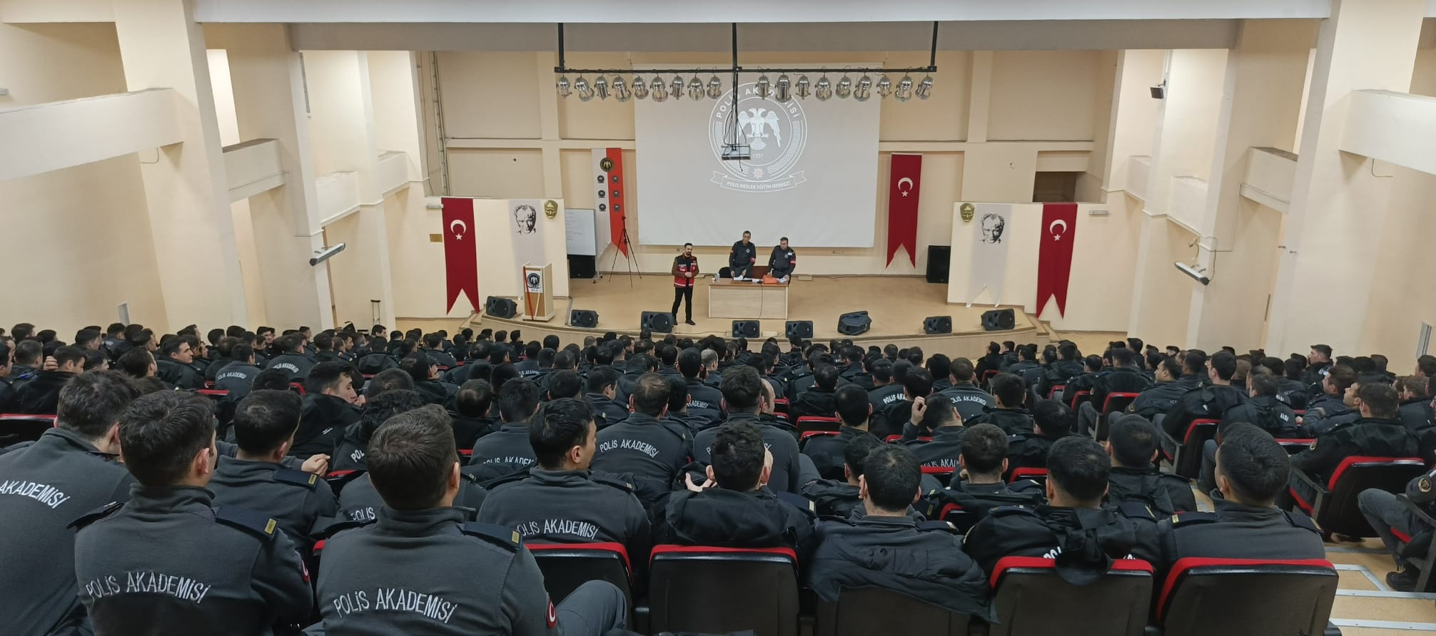 Polis Meslek Eğitim Merkezinde görevli personele yönelik “Kriz Yönetimi” konulu eğitim gerçekleştirildi