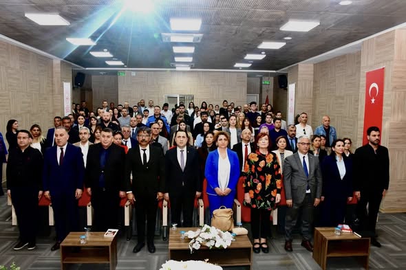 8 Nisan Dünya Romanlar Günü Kapsamında; Toplum Sağlığı, Eğitim ve Tarihsel Perspektif Başlıklarının Ele Alındığı Anlamlı Bir Panel 