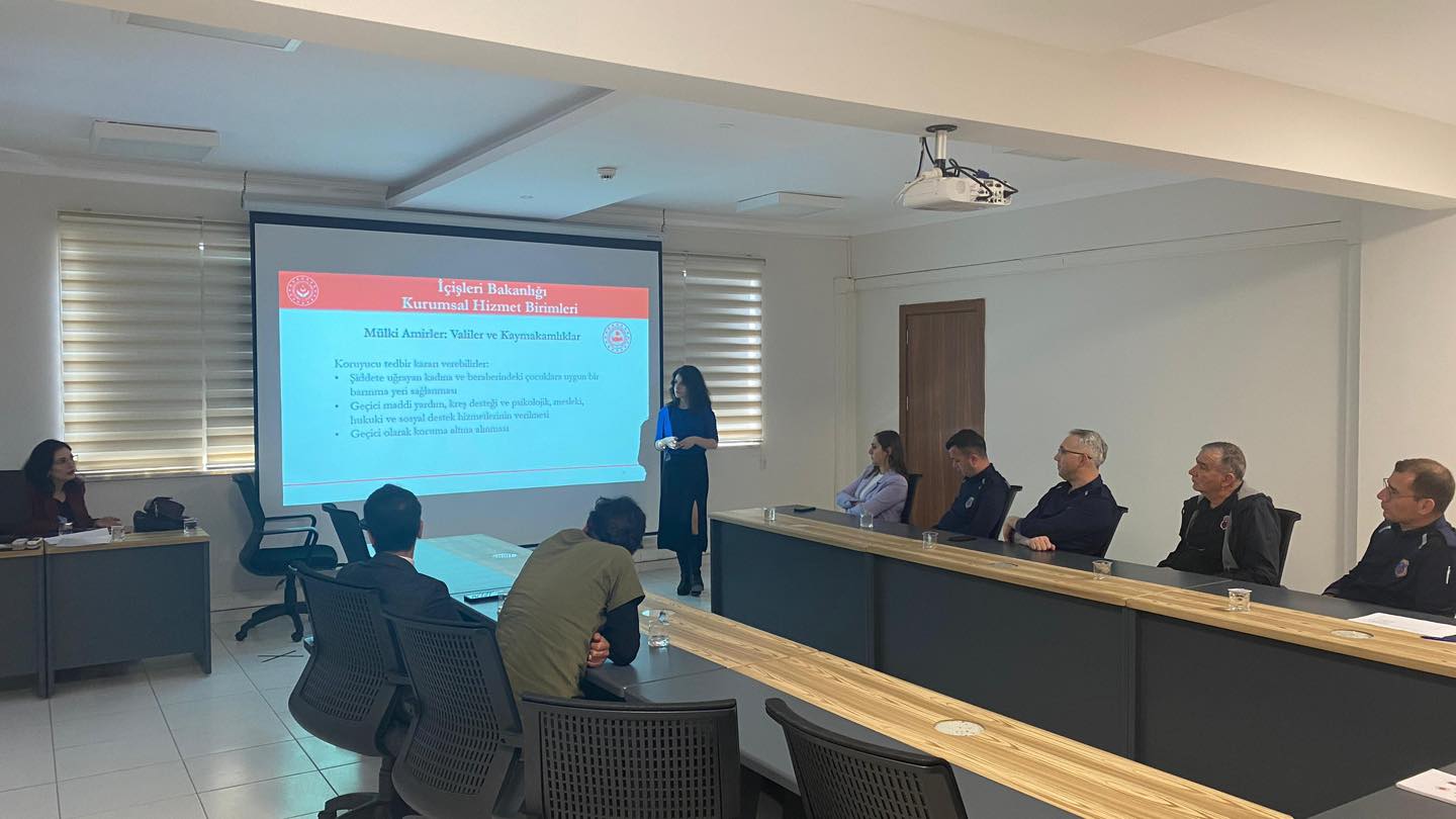 Manisa’da Kamu Personeline Kadına Yönelik Şiddetsiz Yaşam Semineri Verildi