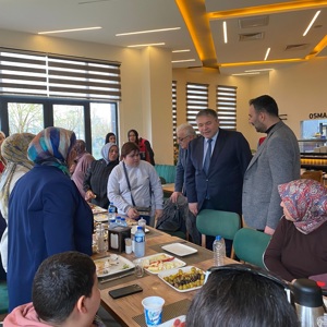 2 Nisan Otizm Farkındalık Günü kapsamında İl Müdürümüz Sayın Tolga Nacar ve İŞKUR İl Müdürü Hacı Akkoyunlu, otizmli çocuklarımız ve aileleriyle Belediye Sosyal Tesislerinde düzenlenen kahvaltı programında bir araya geldi. - fotoğraf 2