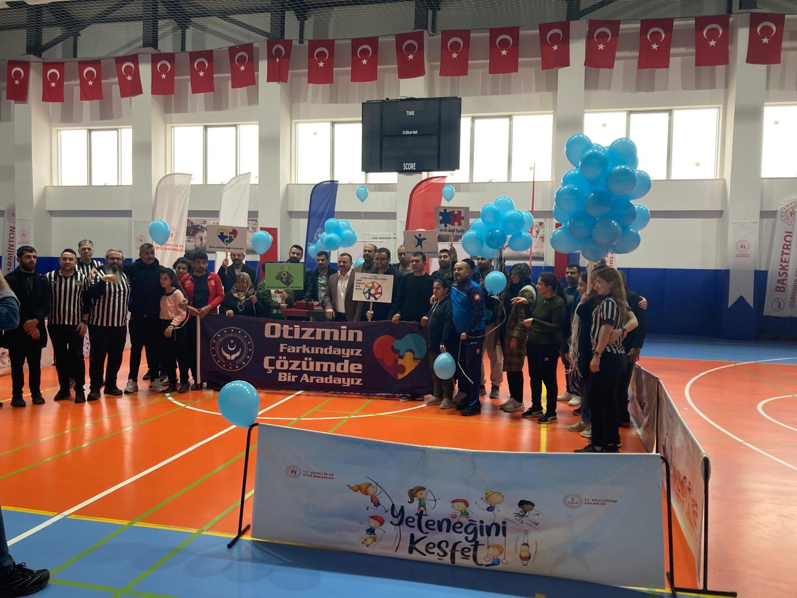 Osmaniye Bakım Rehabilitasyon ve Aile Danışma Merkezi Müdürlüğü’nden hizmet alan özel bireylerimizle birlikte  Çok Amaçlı Spor Salonunda  bilek güreşi gerçekleştirildi. 