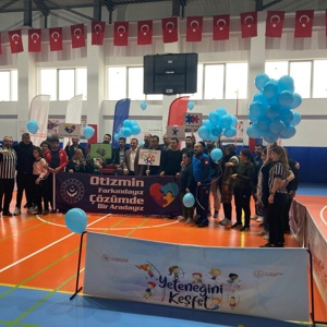 Osmaniye Bakım Rehabilitasyon ve Aile Danışma Merkezi Müdürlüğü’nden hizmet alan özel bireylerimizle birlikte  Çok Amaçlı Spor Salonunda  bilek güreşi gerçekleştirildi.  - fotoğraf 1