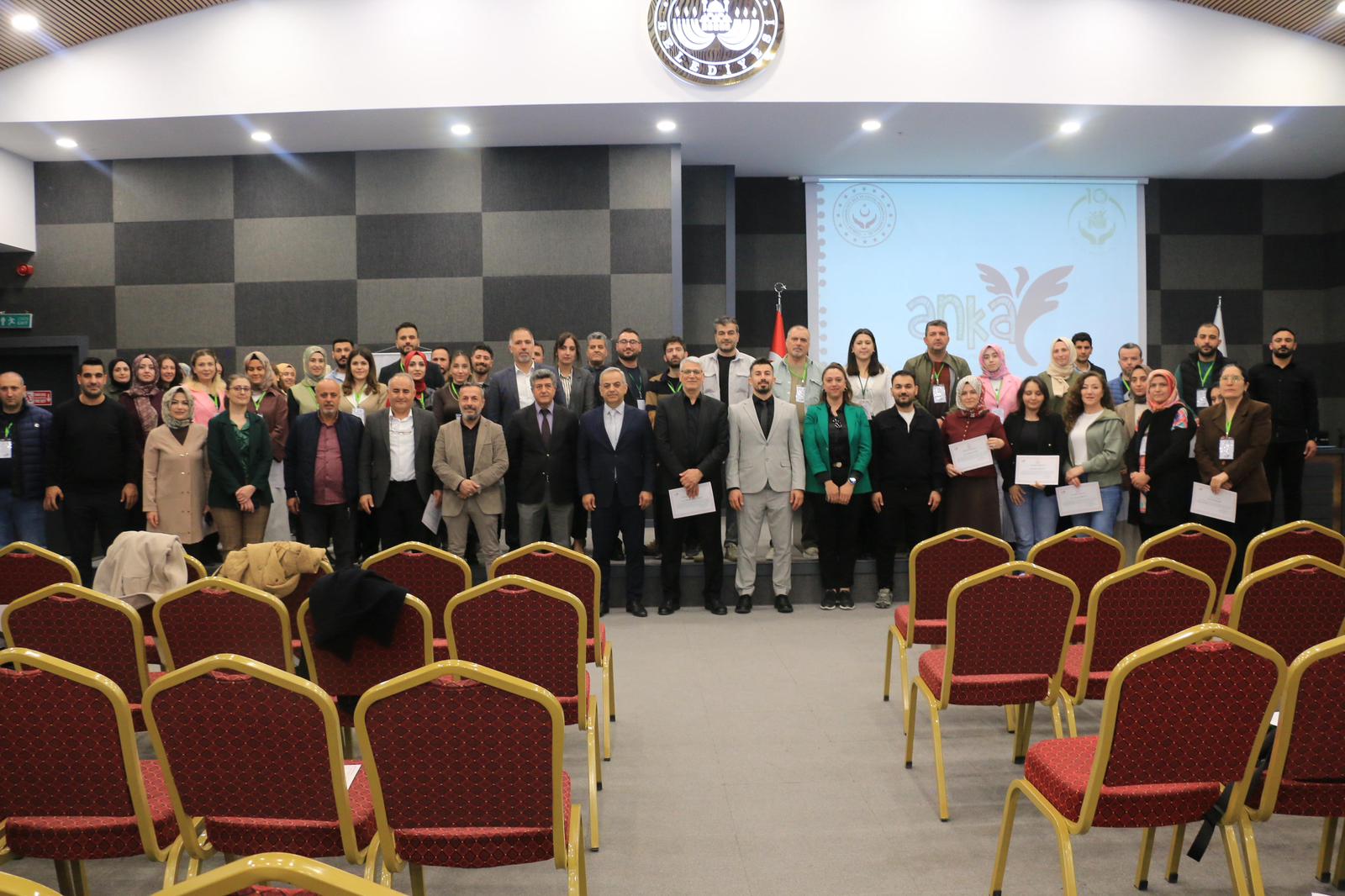 İL MÜDÜRÜMÜZ SAYIN ERGÜN ANKA 3.0 UYGULAYICI EĞİTİM PROGRAMINA KATILAN MESLEK ELEMANLARINA BELGELERİNİ TAKDİM ETTİ