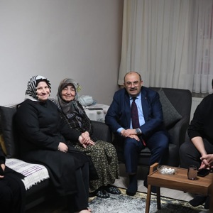 Valimiz Sayın İsmail USTAOĞLU, Şehit Jandarma Yüzbaşı Kamil AŞIK’ın Ailesine Taziye Ziyaretinde Bulundu - fotoğraf 1