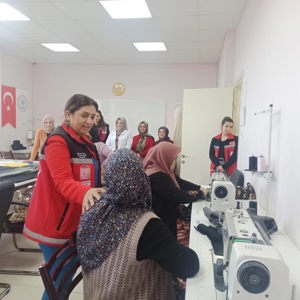 İl Müdürümüz Sayın Emine BÖÇKÜN, 8 Nisan Dünya Romanlar Günü Kapsamında Altıeylül SODAM’ı Ziyaret Etti - fotoğraf 1