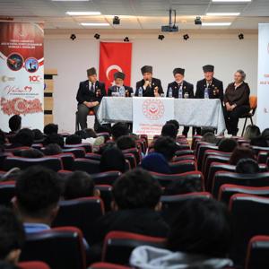Vatan Ve Kahramanlık Buluşmaları Etkinliği Kapsamında Kıymetli Gazilerimiz Ve Aziz Şehitlerimizin Emanetleri Olan Şehit Yakınlarımız, Erzincan Sosyal Bilimler Lisesi Öğrencileriyle Bir Araya Geldi. - fotoğraf 1