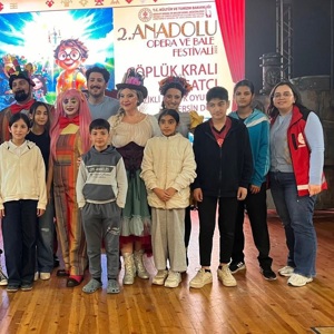 Osmaniye Sosyal Hizmet Merkezi olarak, Okul Destek Projesi’nden faydalanan çocuklarımız ile birlikte “Çöpçü Kralı ve İcatçı” adlı tiyatro oyunu izlenmiştir - fotoğraf 3