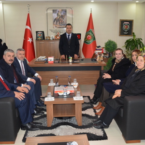 Bakan Yardımcımız Ayşe Ergezen Şehit Aileleri ve Gaziler Derneklerini Ziyaret Etti - fotoğraf 2