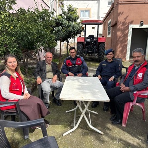 Düziçi Sosyal Hizmet Merkezi Şehit Yakınları ve Gaziler Birimi personelleri ile İlçe Jandarma Komutanlığı personelleri tarafından, şehidimiz Jandarma Uzman Çavuş Yusuf Avan’ın şehadet yıl dönümü münasebetiyle ailesine ziyaret gerçekleştirilmiştir.  - fotoğraf 1