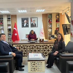 İl Müdürümüz Sayın Emine BÖÇKÜN, Öz Büro İş Sendikası Şube Başkanı Hasan ATAY’ı Makamında Ağırladı - fotoğraf 1