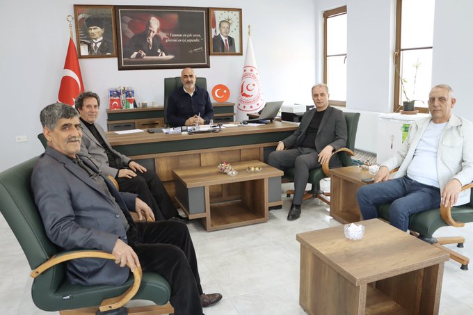 MHP İl Başkanı Osman Zeki BARAN, Kamu-Sen İl Başkanı Sedat DURSUN ve Türk Eğitim-Sen Başkan Yardımcısı Kadir ALBAN; İl Müdürümüz Sayın Abdulbari AKSOY’u makamında ziyaret ettiler.