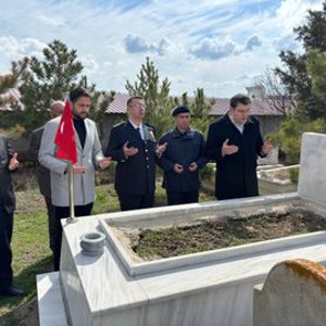 Şehitlerimizin yıl dönümlerinde kabir ziyaretleri gerçekleştirilmiştir. - fotoğraf 2