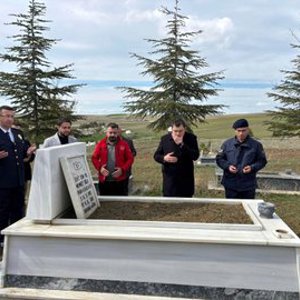 Şehitlerimizin yıl dönümlerinde kabir ziyaretleri gerçekleştirilmiştir. - fotoğraf 1