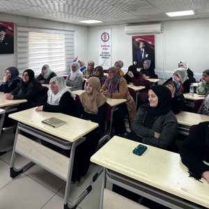 19 Mayıs Aile Destek Merkezi kursiyerlerine “İletişimin Temel Unsurları ve Çocuk Yetiştirmede Güncel Konular” eğitimi  - fotoğraf 2