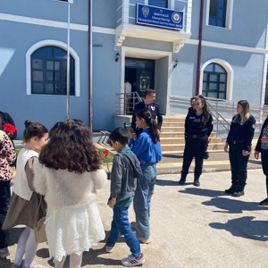 Çocuk Evleri Koordinasyon Merkezi Müdürlüğüne bağlı çocuk evlerimizde hizmet alan çocuklarımız, Polis Teşkilatının kuruluş yıl dönümü kapsamında 📍 Fakıuşağı Şehit Mehmet Çatal Polis Merkezi Amirliğini ziyaret etti. - fotoğraf 2