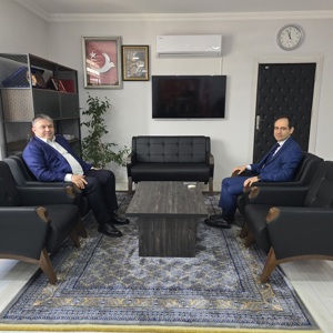 İl Müdürümüz Sayın Tolga Nacar, Göç İdaresi Başkanlığının 13. kuruluş yıl dönümü münasebetiyle İl Göç İdaresi Müdürü Sayın Mehmet Erbaş’ı ziyaret etti. - fotoğraf 2