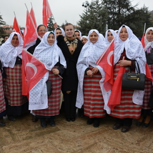 KASTAMONU'DA İLK KADIN MİTİNGİNİN 100. YIL DÖNÜMÜNE BAKAN YARDIMCIMIZ AYŞE ERGEZEN KATILDI - fotoğraf 8
