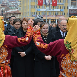 KASTAMONU'DA İLK KADIN MİTİNGİNİN 100. YIL DÖNÜMÜNE BAKAN YARDIMCIMIZ AYŞE ERGEZEN KATILDI - fotoğraf 22